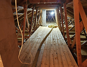 Zateplení stropu bungalovu pomocí foukané izolace